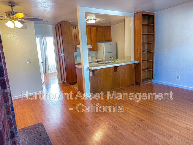 4466 41st St San Diego, CA 92116 photo 3