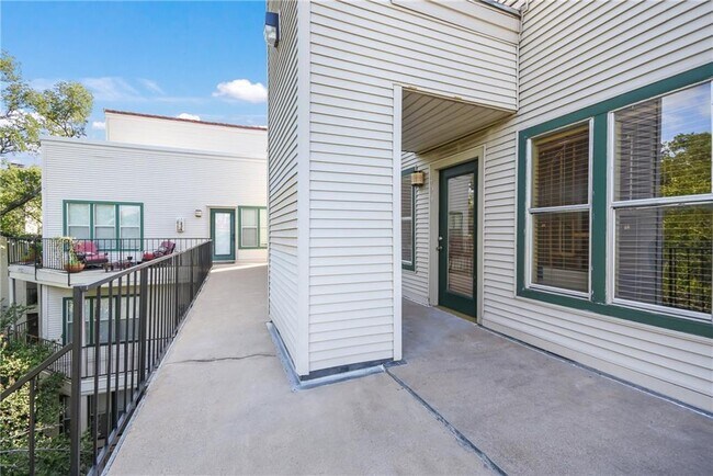3115 Tom Green St Austin, TX 78705 photo 4