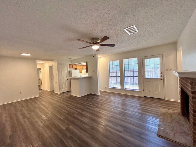 9315 Kempler Dr Austin, TX 78748 photo 4