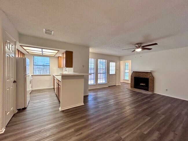 9315 Kempler Dr Austin, TX 78748 photo 5