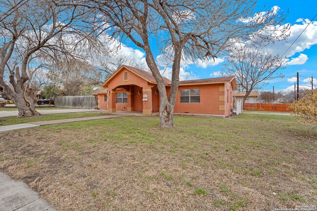 3323 W Woodlawn Ave San Antonio, TX 78228 photo 2