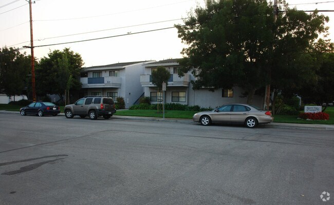 Sierra Vista Apartments photo 3