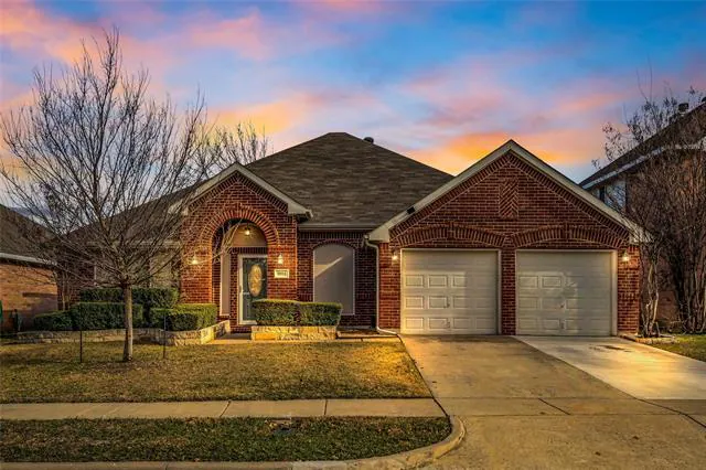 6911 Thunderbird Dr Arlington, TX 76002 photo 2