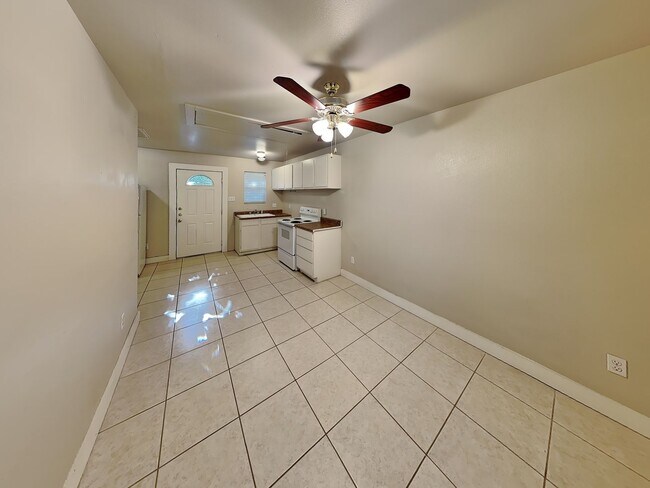 3932 Locke Ave Fort Worth, TX 76107 photo 2