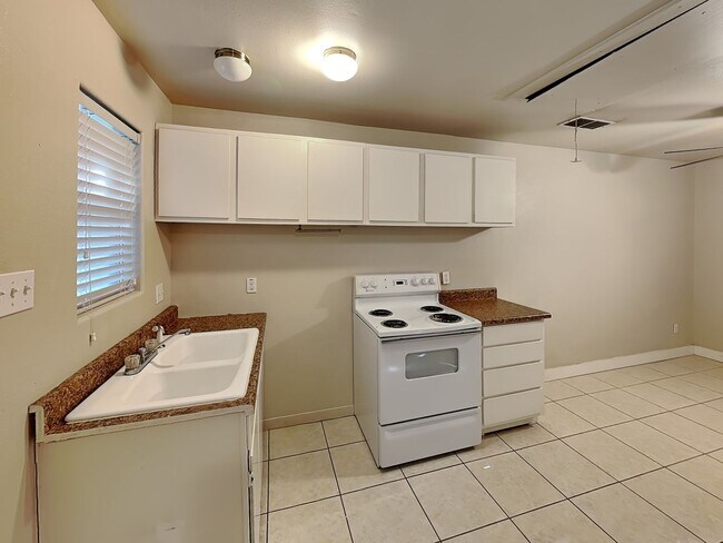 3932 Locke Ave Fort Worth, TX 76107 photo 5