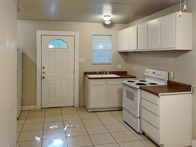 3932 Locke Ave Fort Worth, TX 76107 photo 3