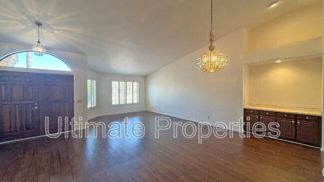 9716 W Escuda Dr Peoria, AZ 85382 photo 3