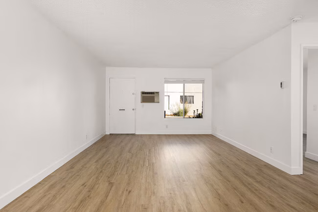 Valle at 9121 Kenwood photo 4