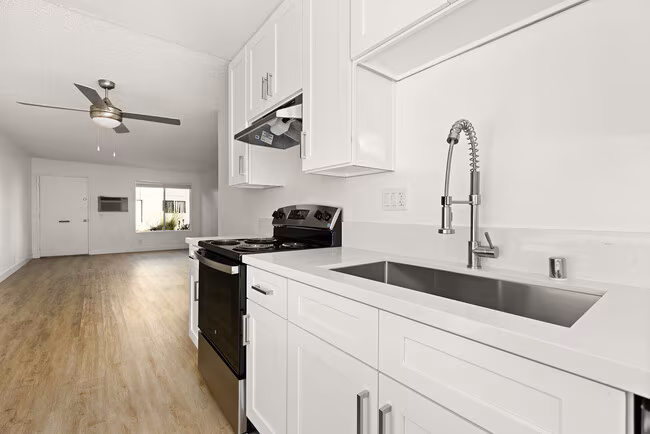 Valle at 9121 Kenwood photo 2