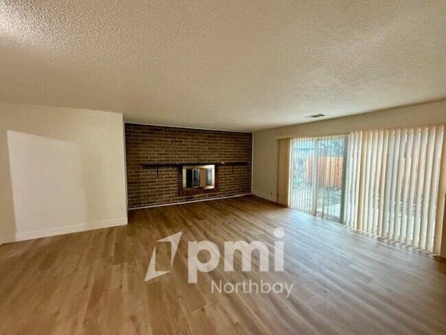 1019 Wallace St Fairfield, CA 94533 photo 3