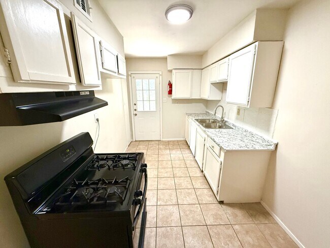 520 Prado St San Antonio, TX 78204 photo 5
