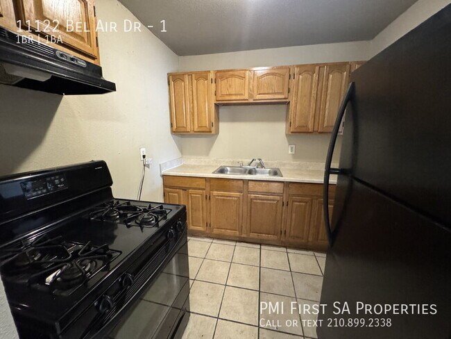 11122 Belair Dr San Antonio, TX 78213 photo 2