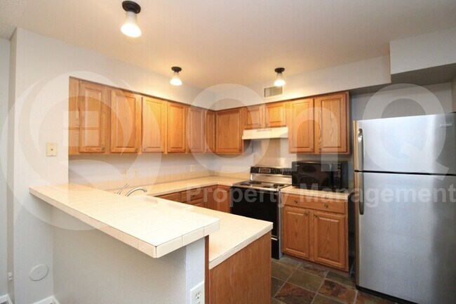 1717 E UNION HILLS Drive photo 2