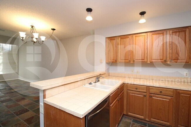 1717 E UNION HILLS Drive photo 3