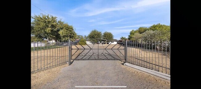 3066 Corral Hollow Rd Tracy, CA 95377 photo 2