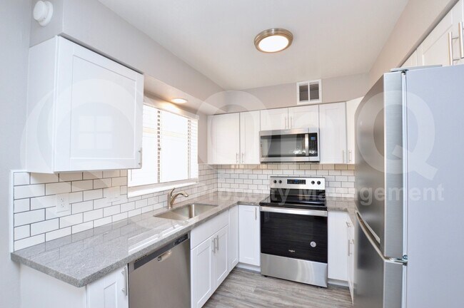 645 North Arrowhead Drive, Chandler, AZ 85224 photo 4