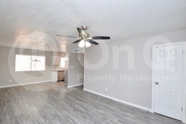 645 North Arrowhead Drive, Chandler, AZ 85224 photo 2