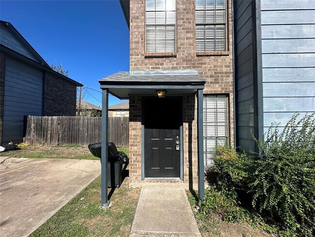 1030 Mckinley Street, Fort Worth, TX 76126 photo 3