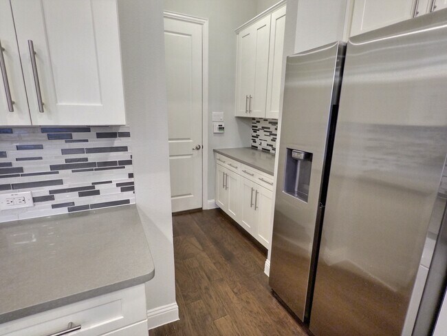 557 Reale Drive, Irving, TX 75039 photo 5