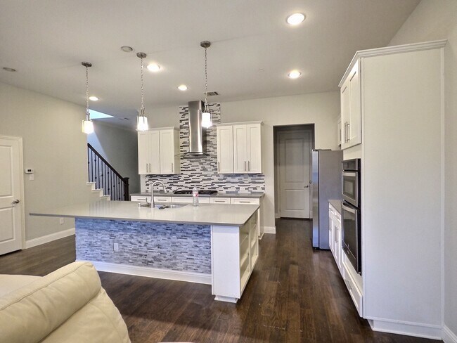 557 Reale Drive, Irving, TX 75039 photo 3
