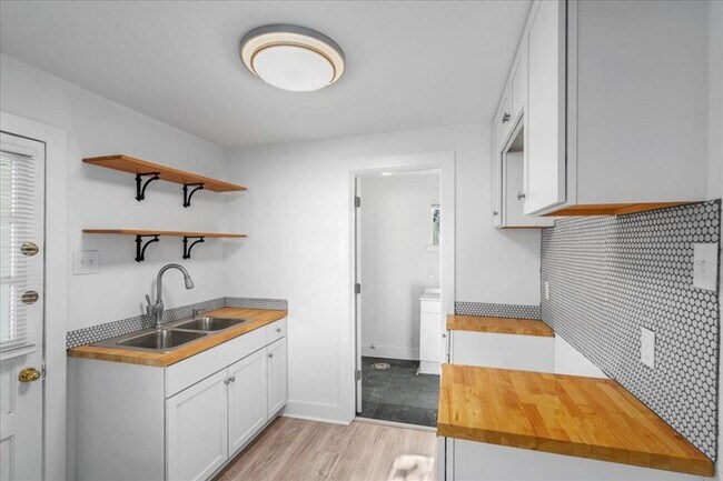 3207 Burleson Rd Austin, TX 78741 photo 4