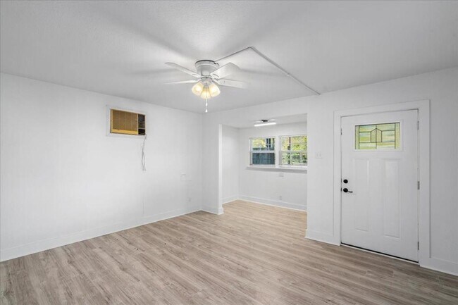 3207 Burleson Rd Austin, TX 78741 photo 3