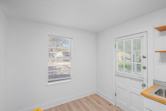 3207 Burleson Rd Austin, TX 78741 photo 5