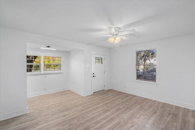 3207 Burleson Rd Austin, TX 78741 photo 2