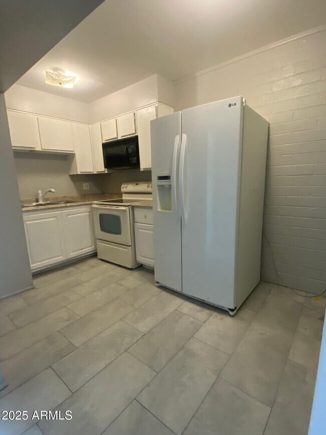 2235 N 28th St Phoenix, AZ 85008 photo 5