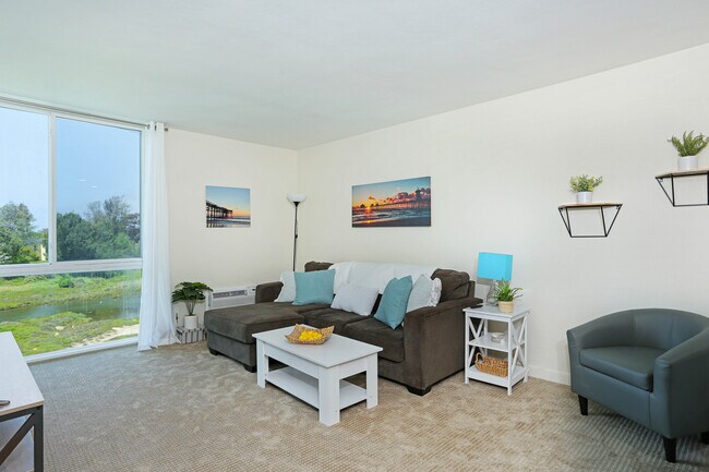 3050 Rue D’Orleans San Diego, CA 92110 photo 2