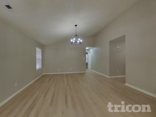 111 Evening Star Cir Red Oak, TX 75154 photo 2
