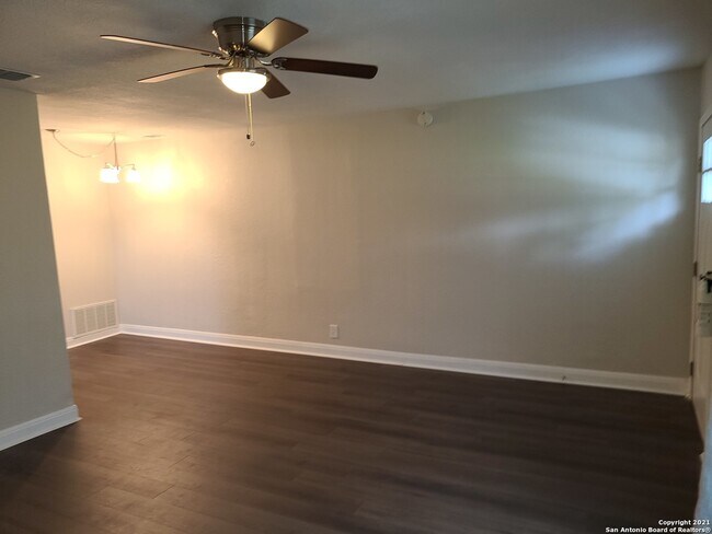 10446 Mountain Vw Dr San Antonio, TX 78251 photo 5