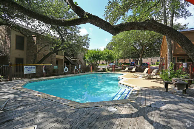 Cricket Hollow Apartments photo 4