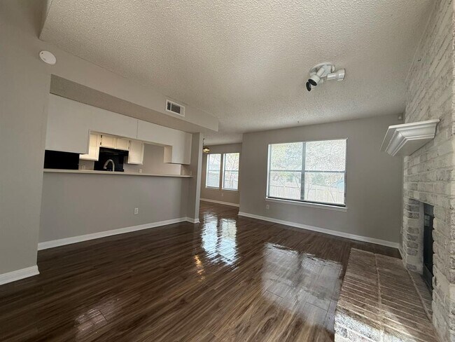 7806 Topawa Cove Austin, TX 78729 photo 4