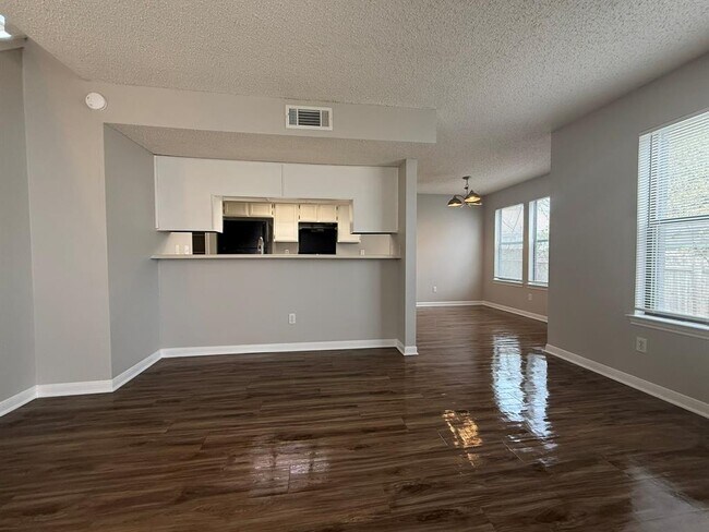 7806 Topawa Cove Austin, TX 78729 photo 5