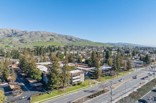 Redwood Square Condominiums photo 5