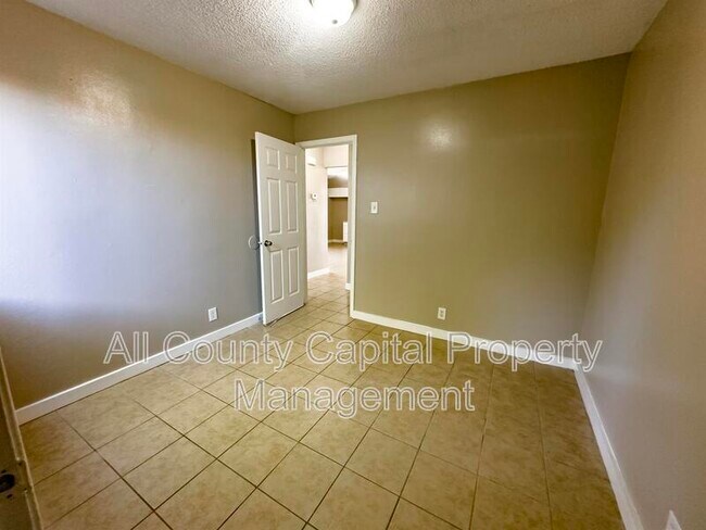 10211 Brownie Dr Austin, TX 78753 photo 5