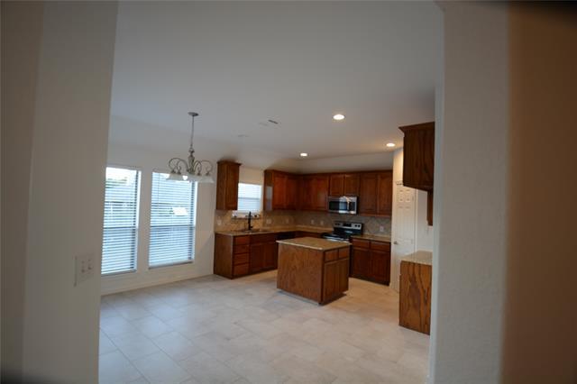 3004 Glenwood Ct Aubrey, TX 76227 photo 4