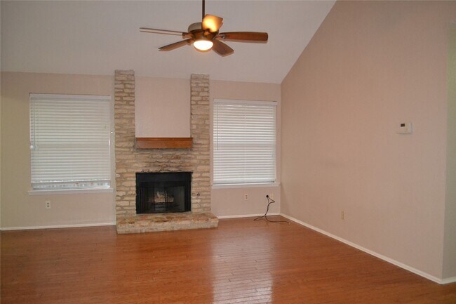 8907 Shattuck Cove Austin, TX 78717 photo 2