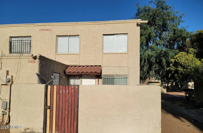 5415 W Lynwood St Phoenix, AZ 85043 photo 2