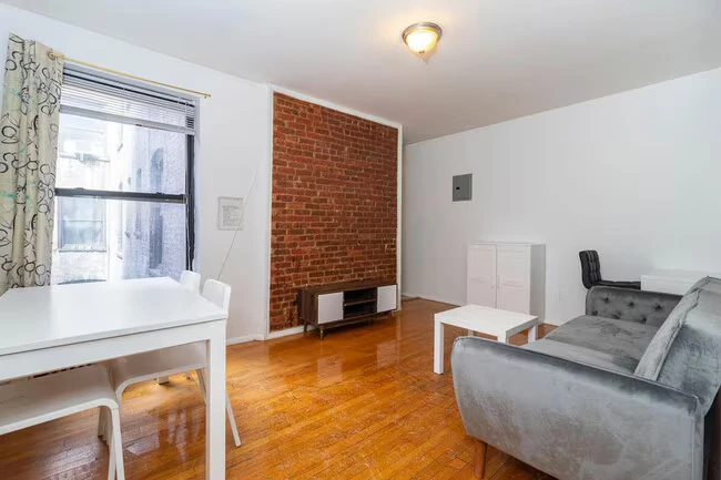 238 E 95th St New York, NY 10128 photo 4