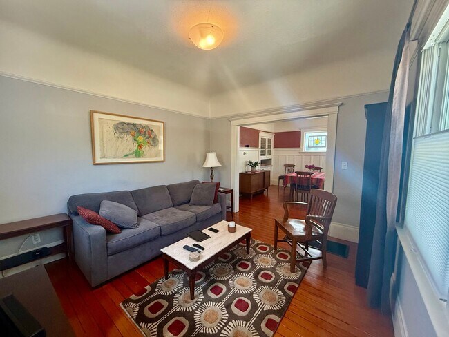 Spacious 2 Bedroom/2 Bath Fully Furnished Home photo 5