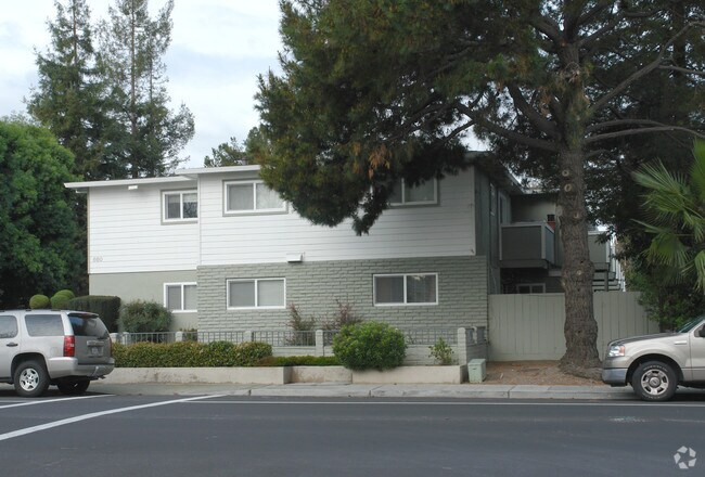 Sylvan Manor Apartments photo 3