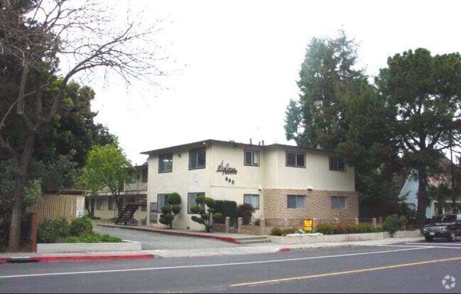 Sylvan Manor Apartments photo 2