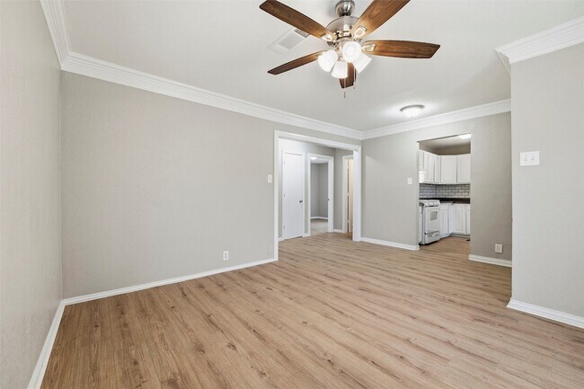 1110 Northeast 17th Street, Grand Prairie, TX 75050 photo 2