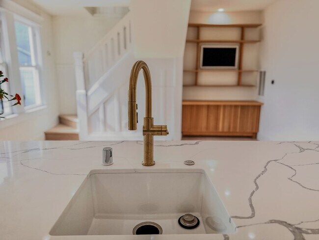 11 Surrey Street, San Francisco, CA 94131 photo 5