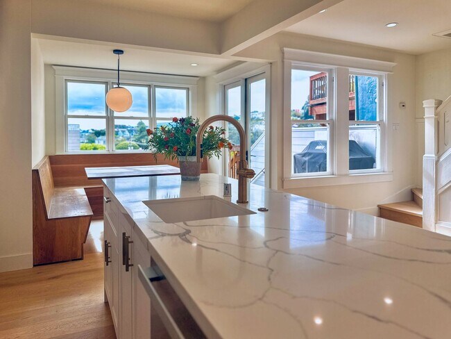 11 Surrey Street, San Francisco, CA 94131 photo 3