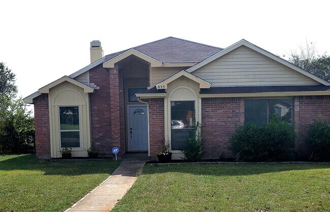 833 Weaver Street, Cedar Hill, TX 75104 photo 2