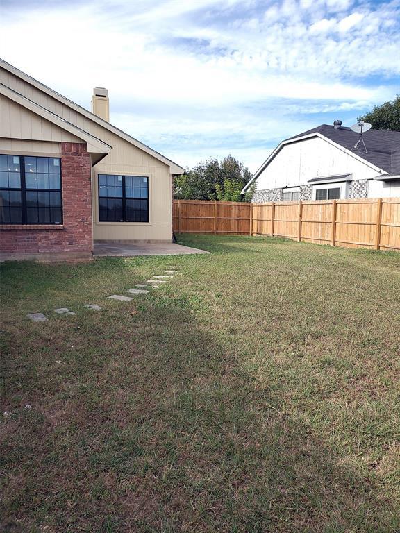 833 Weaver Street, Cedar Hill, TX 75104 photo 3