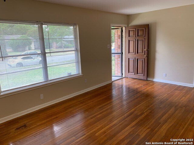 4718 Bernadine Dr San Antonio, TX 78220 photo 2